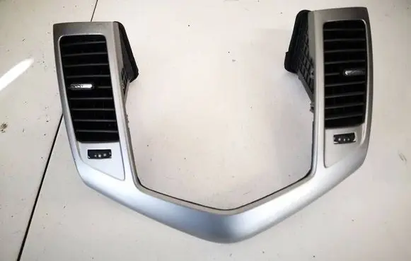 Chevrolet Cruze Dash center air vent grill 95919070
