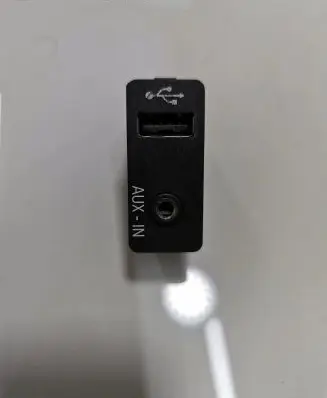 BMW X1 E84 USB socket connector 9241931