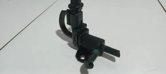 Citroen C4 II Turbo solenoid valve 9688124580