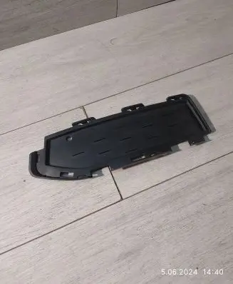 BMW 5 G30 G31 Front bumper lower grill 8064965