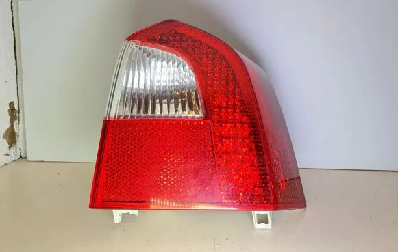 Volvo V70 Rear/tail lights 31276840 2VA00943104 2VA009431