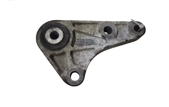 Engine mounting bracket