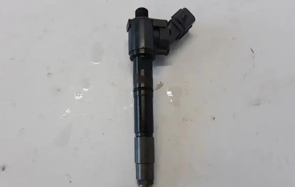 Volvo S90, V90 Fuel injector 31405404