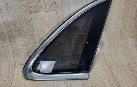 Porsche Macan (95B) Rear side window 95B845298