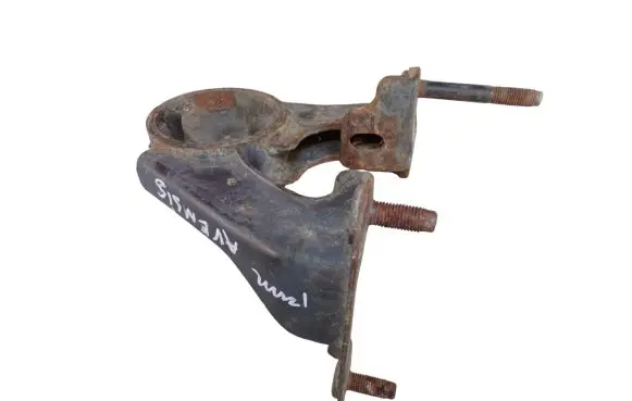 Toyota Avensis T250 Engine mount bracket
