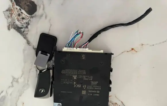 Lexus LBX Other devices 8999052870