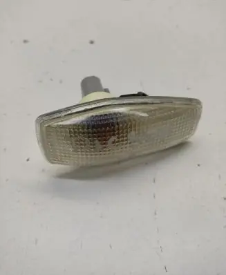 Front fender indicator light
