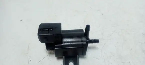 Opel Astra J Vacuum valve 8972882491