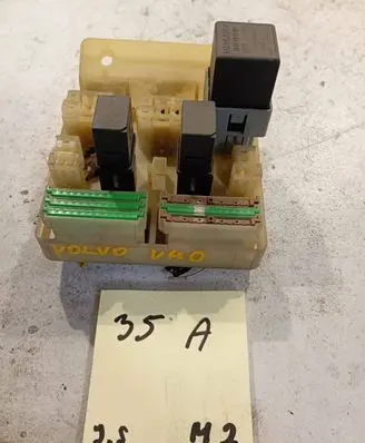 Volvo S40, V40 Other relay MB953394