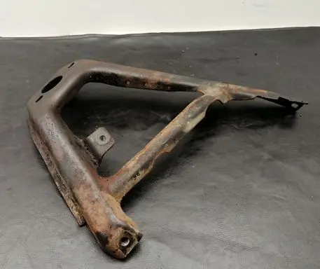 Mercedes-Benz E W211 Engine mounting bracket A6110981729