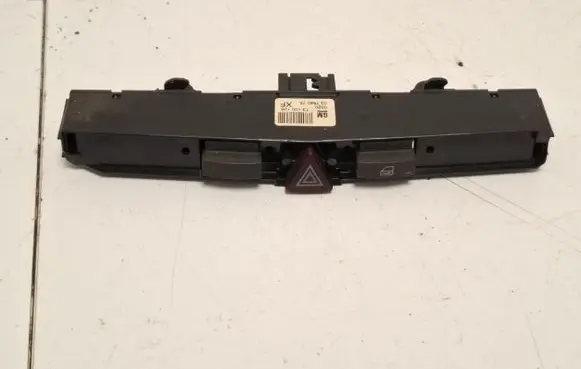Opel Astra H Hazard light switch 13100105 03758075