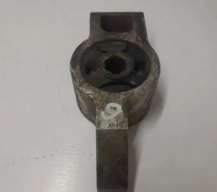 Volkswagen Jetta V Front lower control arm/wishbone 1K0407183E
