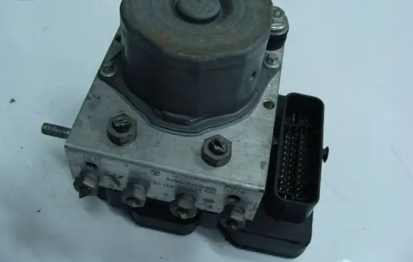 Mercedes-Benz A W176 ABS Pump A0004310500