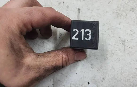 Audi A4 S4 B5 8D Other relay 443951253J