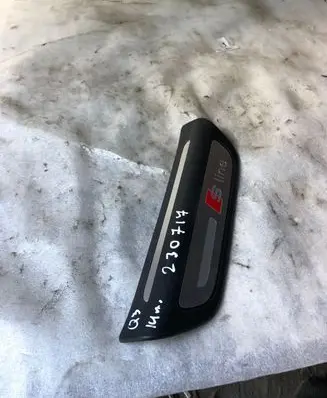 Audi Q3 8U Rear sill trim cover 8u0853375