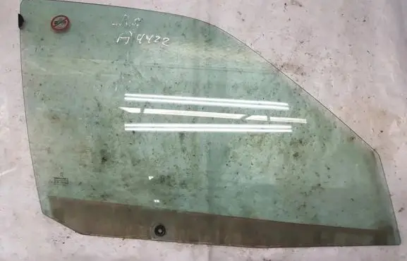 Peugeot 405 Front door window glass four-door