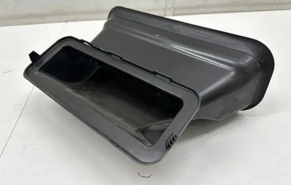 BMW iX Cabin air duct channel 9490784