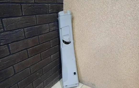 (B) pillar trim (top)