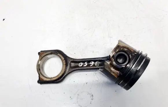 Peugeot 3008 I Piston with connecting rod