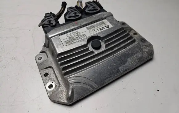 Renault Modus Engine control unit/module 215853905A 8200501860 8200376474