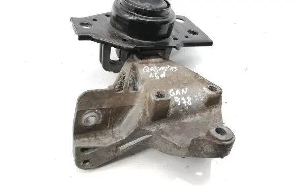 Nissan Qashqai Engine mount bracket