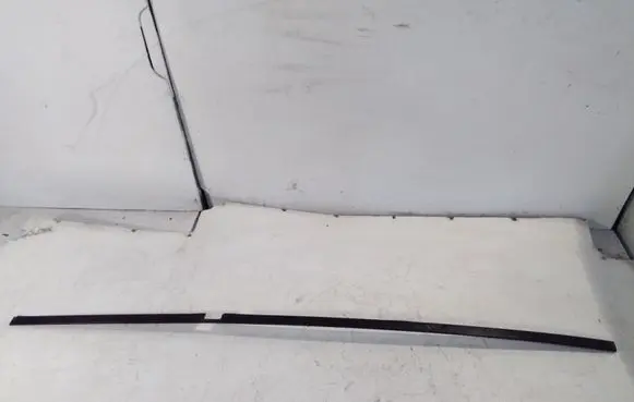 Roof trim bar molding cover