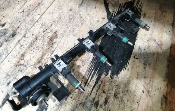 Mazda 2 Fuel injectors set 98MFBC