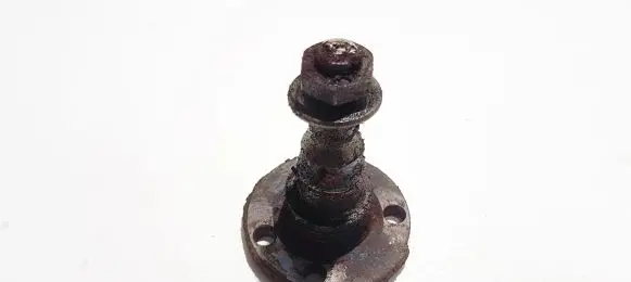Volkswagen Jetta II Stub axle 