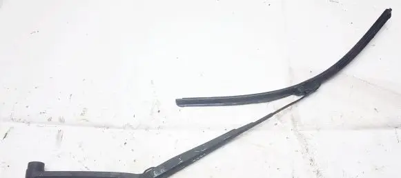 KIA Carnival Front wiper blade arm