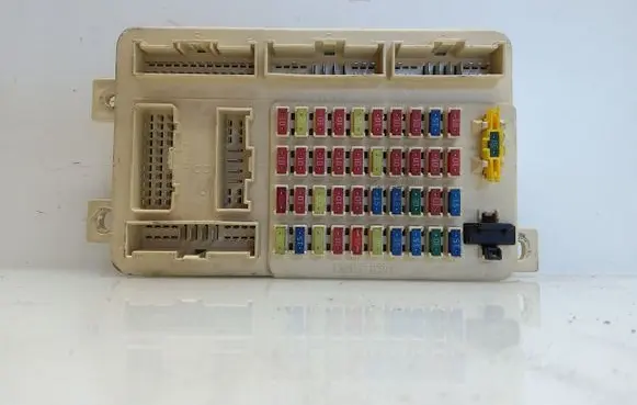 KIA Opirus Fuse module