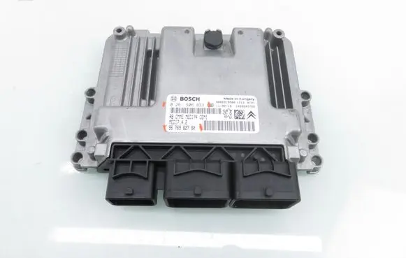 Peugeot 508 Engine control unit/module 0261S06833 9676962780