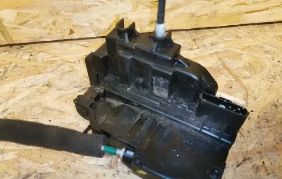 Nissan Micra Front door lock 3FRC Y3FRC