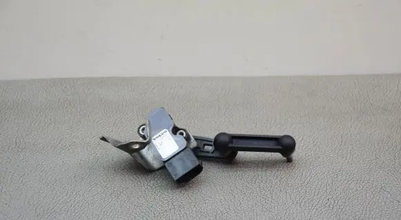 Headlight/headlamp level sensor