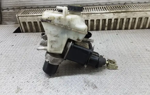 Mercedes-Benz E W211 Master brake cylinder A0004300312
