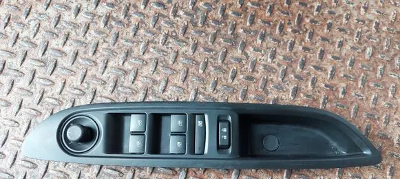 Buick Encore I Electric window control switch 95025518