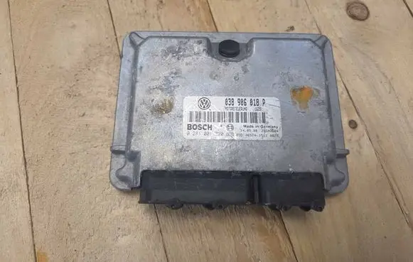 Volkswagen PASSAT B5 Engine control unit/module 038906018P