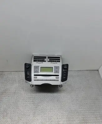 Toyota Yaris Radio/CD/DVD/GPS head unit 8612052480 CQTS0570A