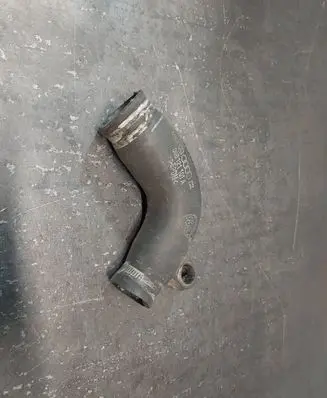 Audi A4 S4 B6 8E 8H Engine coolant pipe/hose 06B121101A