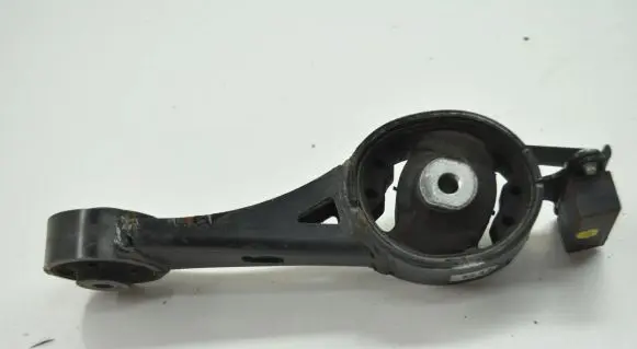 Lexus RX 330 - 350 - 400H Engine mount bracket
