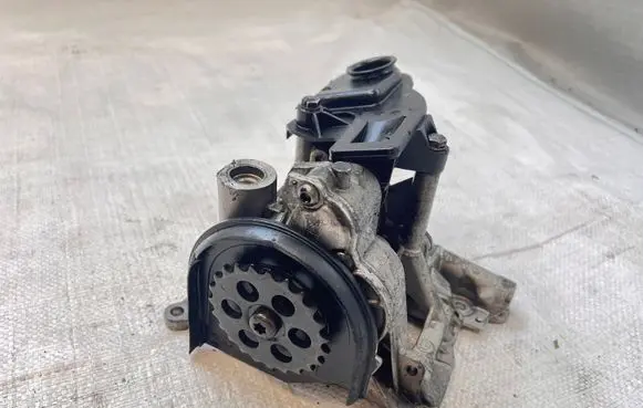 Toyota Avensis T270 Oil pump 1563120