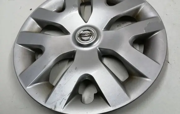 Nissan Qashqai R16 wheel hub/cap/trim 403151KKOB