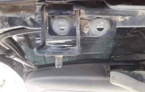 Tailgate/trunk/boot hinge