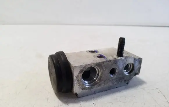 KIA Sportage Air conditioning (A/C) expansion valve 97775F1150