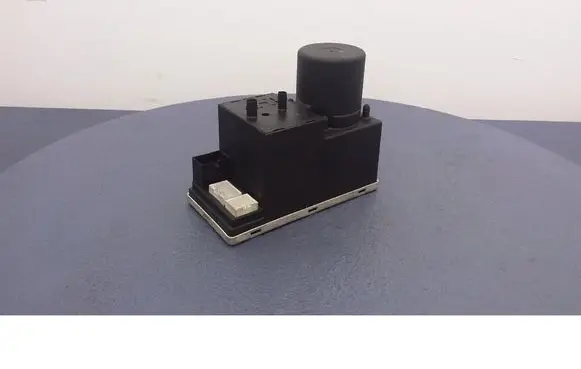 Audi A4 S4 B5 8D Central locking vacuum pump 8D0862257B