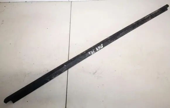 Opel Zafira B Front door glass trim molding 