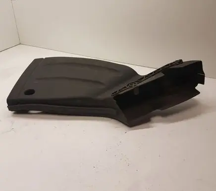 Audi A4 S4 B7 8E 8H Air intake duct part 8E0129618H