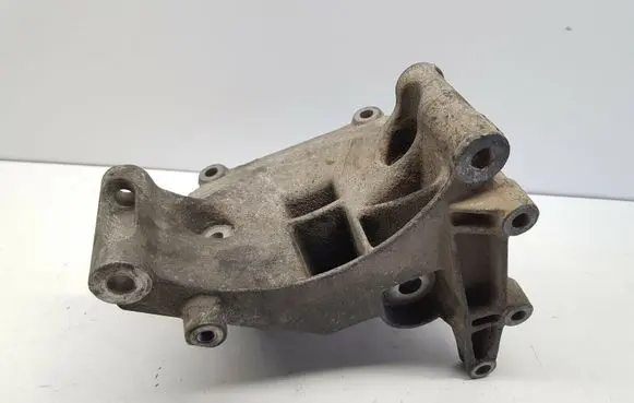 BMW 5 E34 A/C compressor mount bracket 1739514