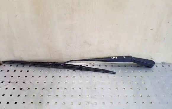 Nissan Pathfinder R51 Front wiper blade arm