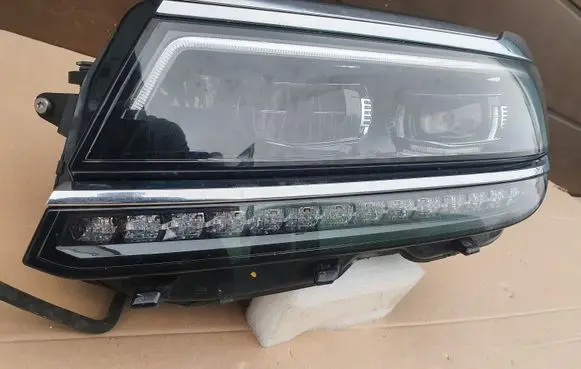 Volkswagen Tiguan Headlight/headlamp 5NB941081A