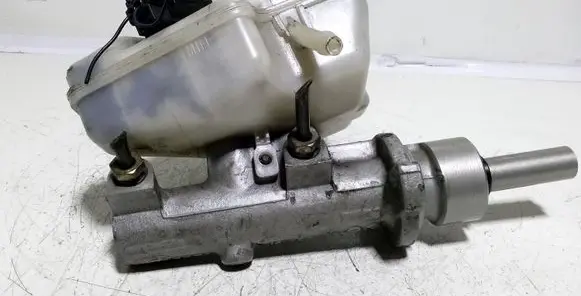 Ford Mondeo Mk III Master brake cylinder 330214A